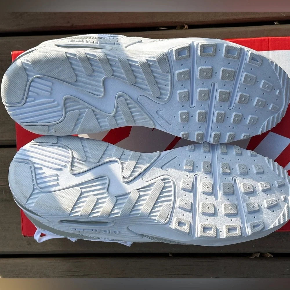 Nike Air Max Excee Low Womens 11 Mens 9.5 All White Lifestyle Casual Sneaker NEW